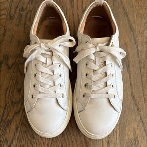 JACK ROGERS | Classic White Lace-Up Sneakers. Size 8.5